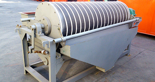 Combination of gravity and magnetic separation